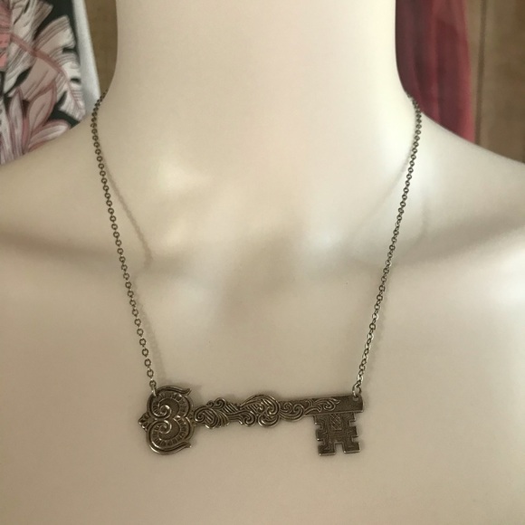 Beautifully Detailed Silver Skeleton Key Necklace - Picture 4 of 5